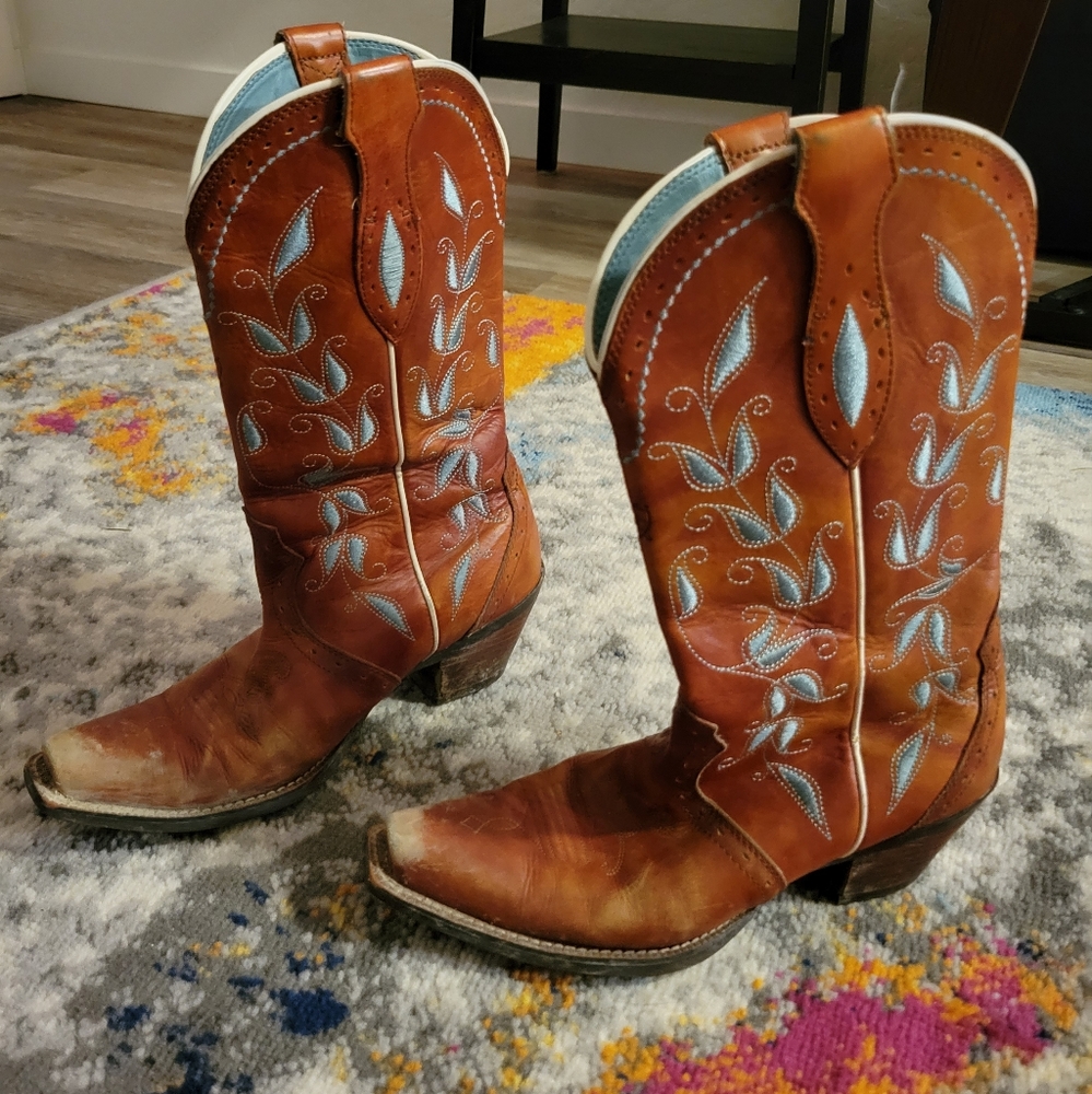 Ariat cowgirl boots